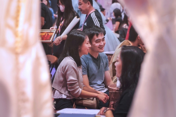 女性較男性多近70萬！為何香港男少女多？